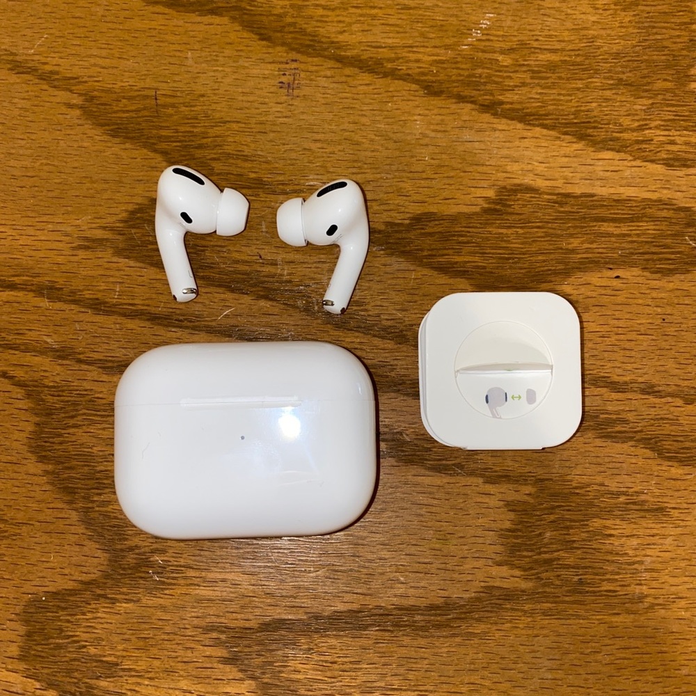 Great Condition Apple AirPods Pro Wireless In-Ear Headsets - White